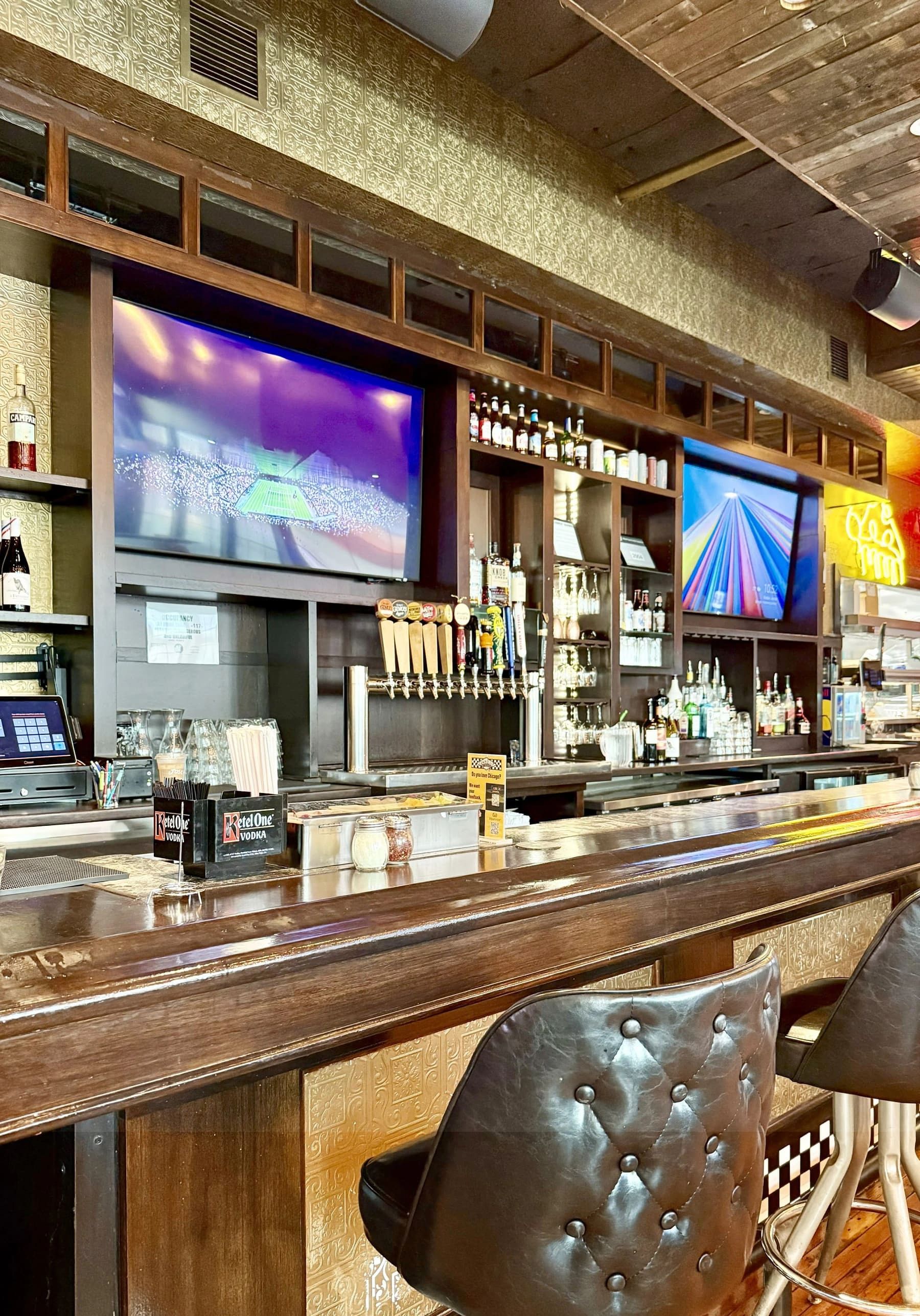 The bar at Gino's East South Loop
